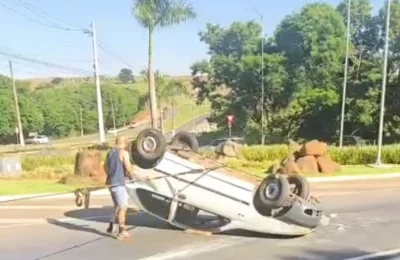 Capotamento de veículo interdita via próxima à Ponte Nova em Paulínia na manhã desta terça (24)