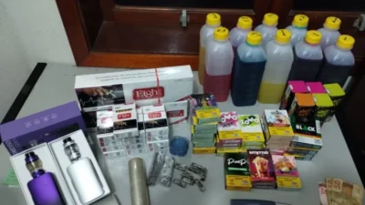 Operação da PM apreende máquinas de jogos, cigarros ilegais e drogas em adega