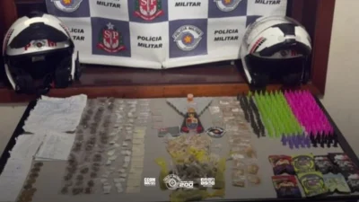PM apreende mais de 600 porções de drogas e detém adolescente em ponto de tráfico monitorado