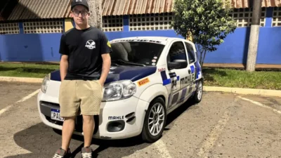 Jovem transforma Fiat Uno em destaque nas ruas e aposta no automobilismo