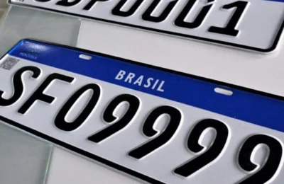 Projeto prevê volta de cidade e estado nas placas de veículos