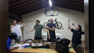 CONTRACANTO investiga identidade e pertencimento nos bastidores de uma boate