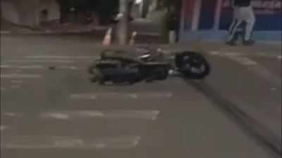 Motociclista atinge jovem em calçada e deixa dois feridos em Cosmópolis
