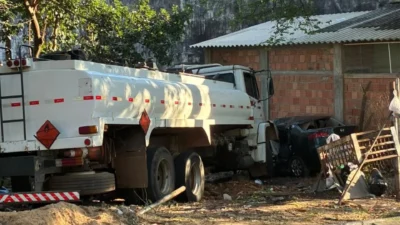 Caminhão sem freio provoca colisões e assusta moradores em Cosmópolis