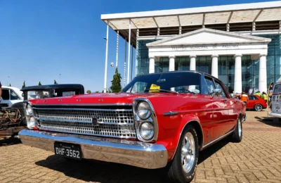 Encontro V8&Cia reúne apaixonados por carros clássicos em Paulínia