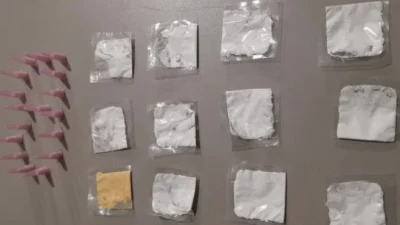 PM prende homem com drogas fracionadas durante patrulhamento noturno