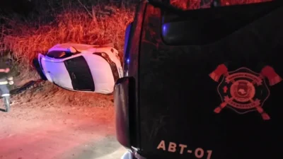 Capotamento em estrada rural próxima à SP-133 mobiliza Defesa Civil em Cosmópolis