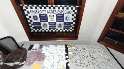 Denúncia anônima leva Guarda Municipal a encontrar 640 porções de drogas em residência na Rua Santos Dumont
