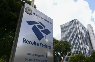 Receita Federal paga maior lote de restituição do Imposto de Renda da história