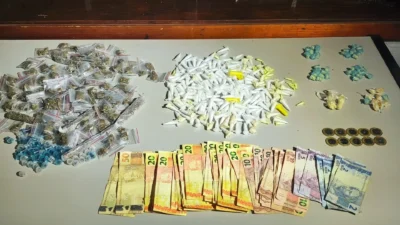 Guarda Municipal apreende 435 porções de drogas e prende suspeito às margens de córrego