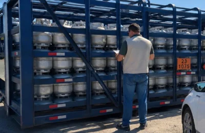 Ipem-SP identifica 19 irregularidades em fiscalização de transporte de GLP em Paulínia