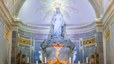 Padre Diego Humeniuk conduz grupo a santuários da França e Portugal em outubro