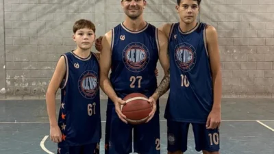 Paixão pelo basquete une pai e filhos nas quadras de basquete