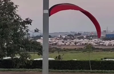 Piloto de paraglider sofre acidente durante tentativa de decolagem em Paulínia