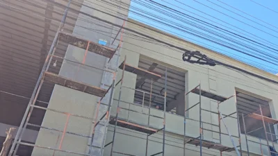 Homem sofre descarga elétrica durante serviço e é levado ao hospital