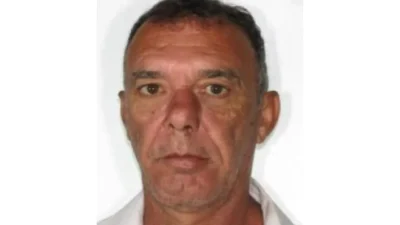 Vítima foi localizada caída próximo à varanda; caso é investigado e havia indícios de possível morte violenta