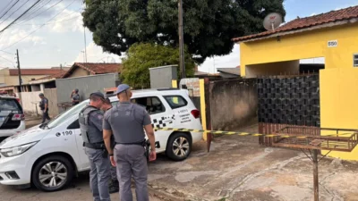 Familiares foram até residência em Cosmópolis após a morte de Rodrigo de Oliveira Basto e encontraram os dois corpos